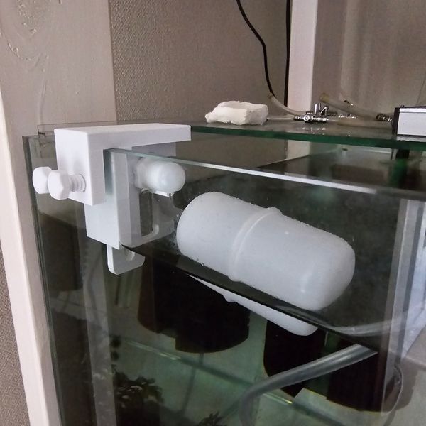 Adjustable water level ball mounting bracket